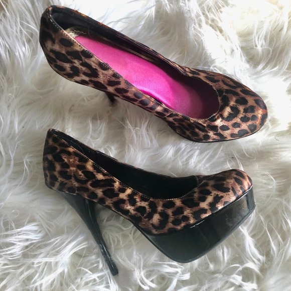 Bamboo Cheetah Print Platform Heels - Picture 2 of 6